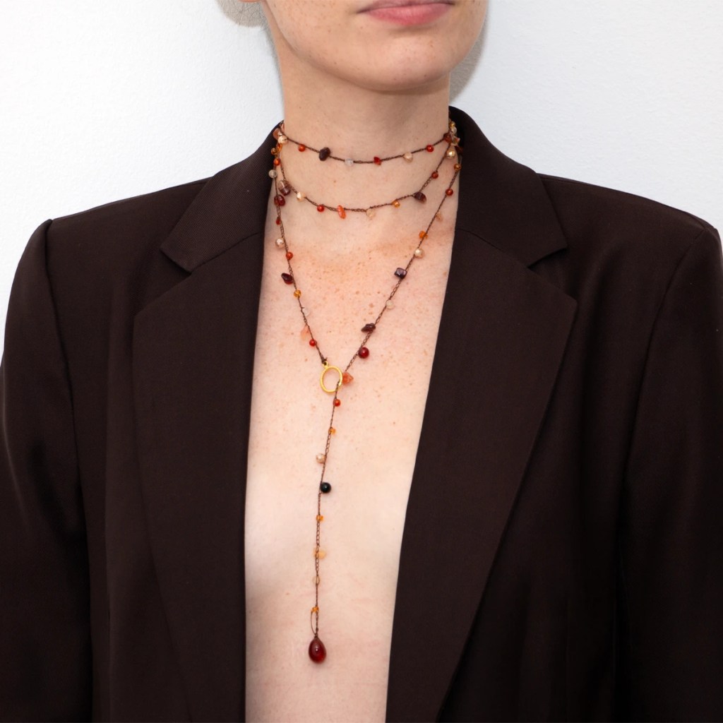 collar saka cafe en cuello